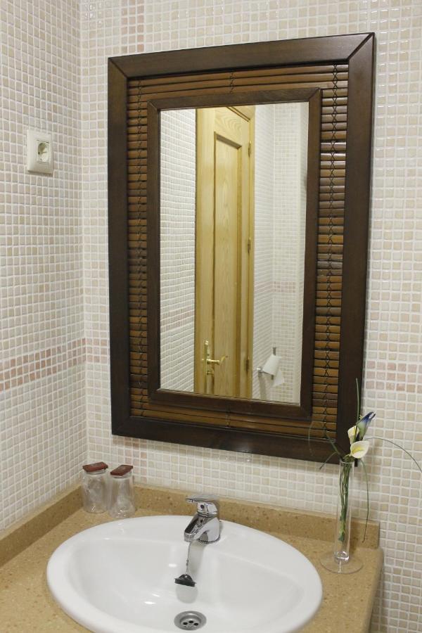Hostal Restaurante Bustos Villarrubio Экстерьер фото