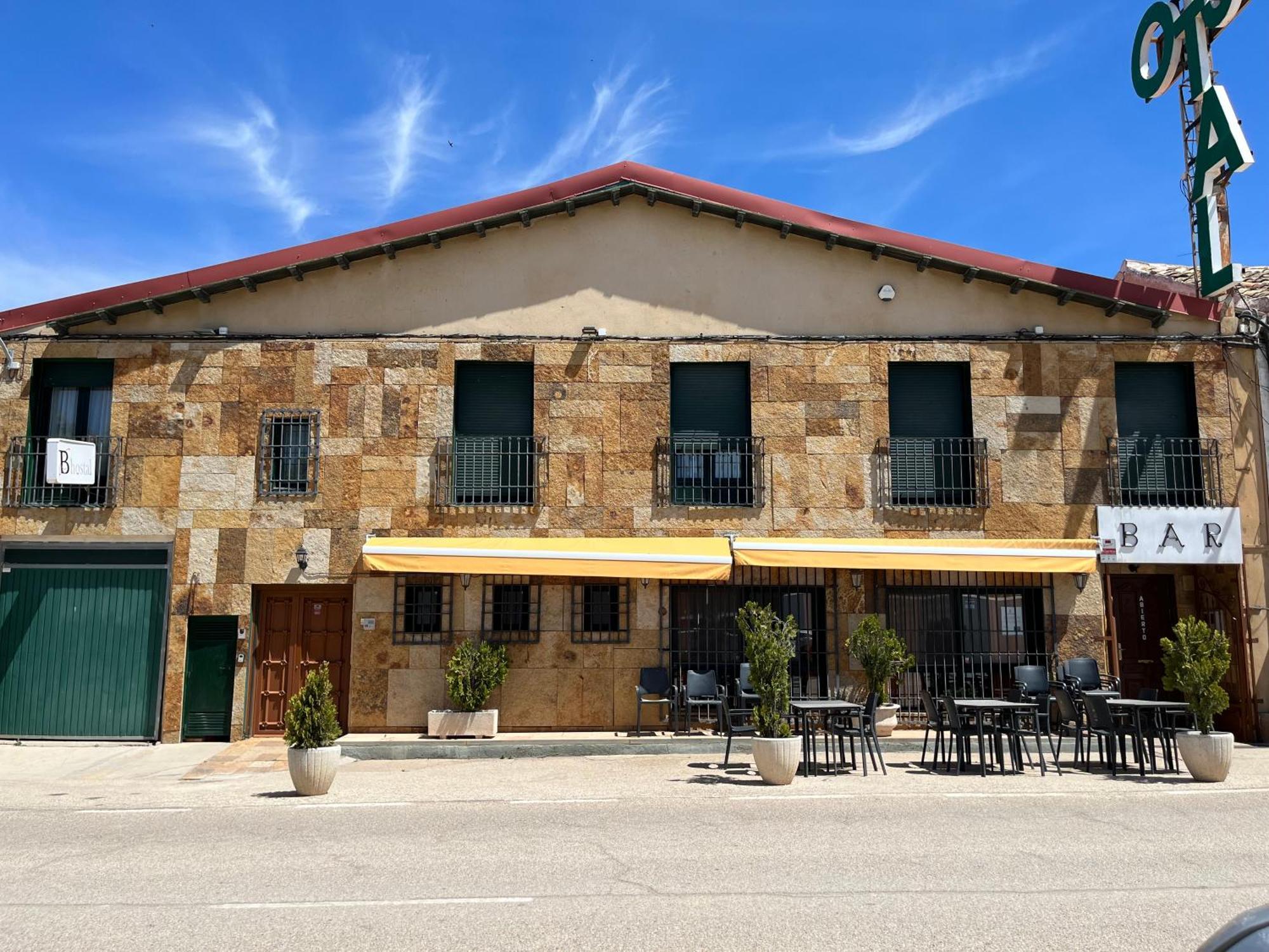 Hostal Restaurante Bustos Villarrubio Экстерьер фото