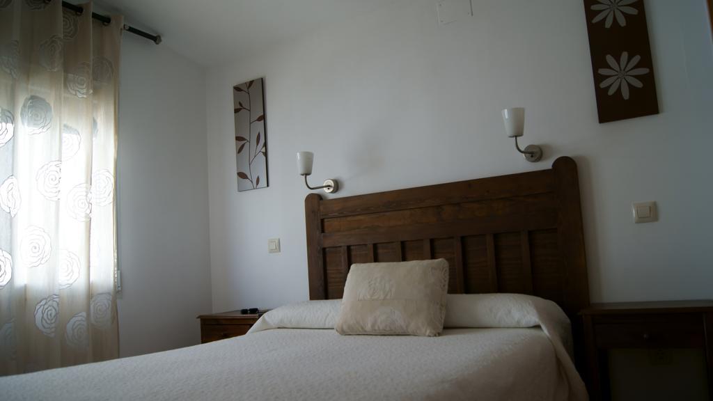 Hostal Restaurante Bustos Villarrubio Экстерьер фото